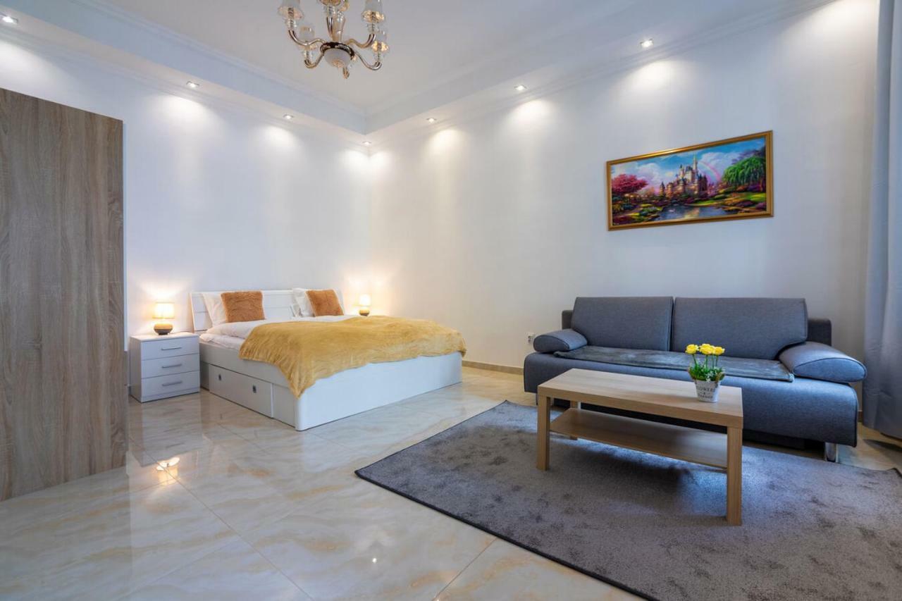 Town Hall Apartment Budapest Bagian luar foto